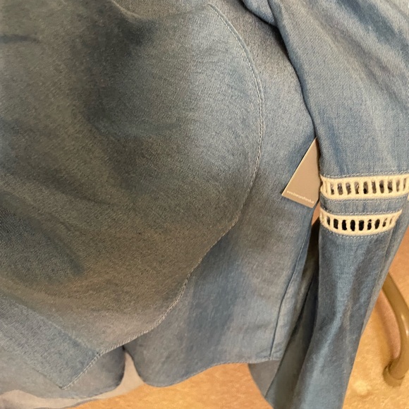 Lovers + Friends Bell Sleeve Chambray Top,all I can say is that I love this top! - Picture 6 of 8